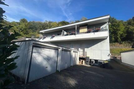 RESERVIERT… Zweifamilienhaus mit Balkonen, großer Gewerbeeinheit, Garten, 3 Garagen und Stellplätzen im Mischgebiet von Werdohl…