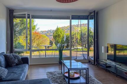 Wohnen mit Ausblick - voll möbilierte 2,5-Zi.-Terrassenwohnung mit Privatgarten - Stuttgart-Süd