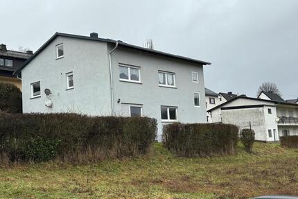 Verkaufe zwei Familienhaus in 35630 Kölschhausen - Ehringshausen