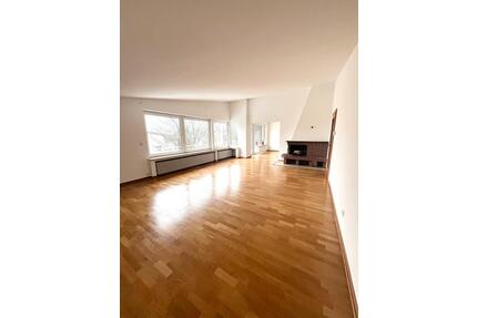 Stilvolle Wohnung am Bandelberg mit Loggia, Kamin, EBK & Garage - Detmold