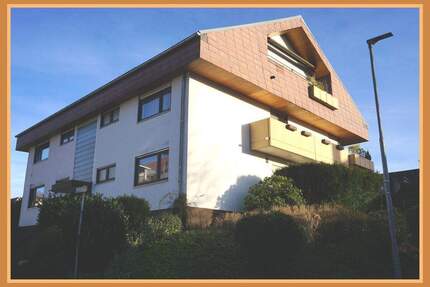Wohnen oder investieren - lichtdurchflutete 2-Zimmer- Dachgeschosswohnung mit besonderem Wohngefühl! - Zell am Harmersbach