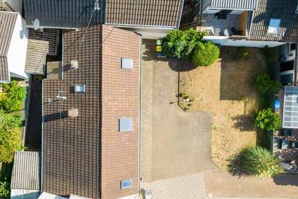 Zentral gelegen + wunderschönes Haus mit Garten zu verkaufen - ca. 110 m2 - inklusive 3 Stellplätzen und Küche ! Provisionsfrei - Wallerfangen