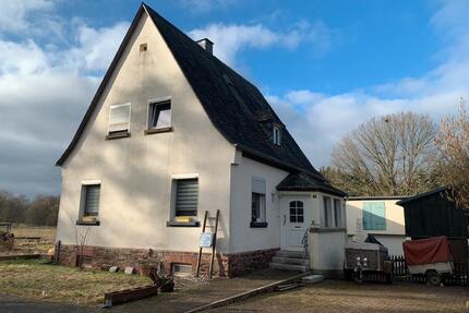 Bauernhausfreist Einfamilienhaus, 1ha Land Tierhaltung und mehr - Bausendorf