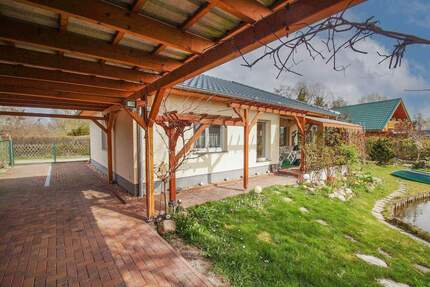 Wasserlage mit Seltenheitswert - stilvoller Bungalow mit eigenem Wasserzugang & Anlegestelle - Ketzin