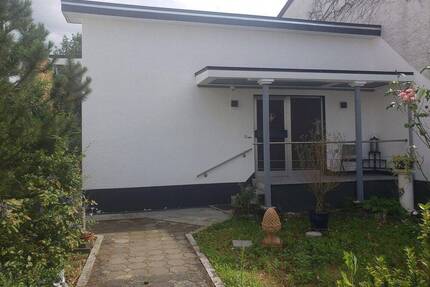Gemütlicher Bungalow, sehr zentral, großer Garten und Nebengebäude - Lampertheim