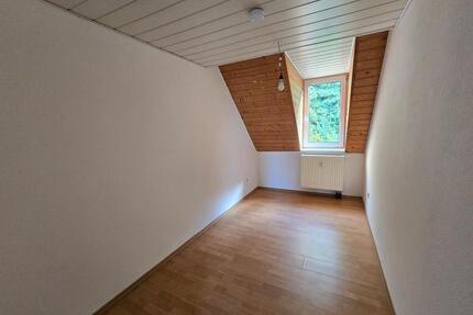 Helle 2,5-Zimmer Dachgeschosswohnung in Weißenfels