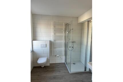 Erstbezug! Hochwertig sanierte helle 3-Raum Wohnung m. Wintergarten in Uhsmannsdorf - Rothenburg/Oberlausitz