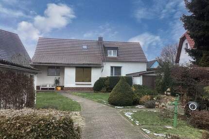 Charmantes Einfamilienhaus in Leipzig-Seehausen mit großem Grundstück und Ausbaureserve ca.40m² im Dachboden