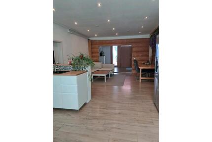 Mod. Whg. 3,5 Z. (115 m²) im Blockhausstil m. EBK und Garten - Berching