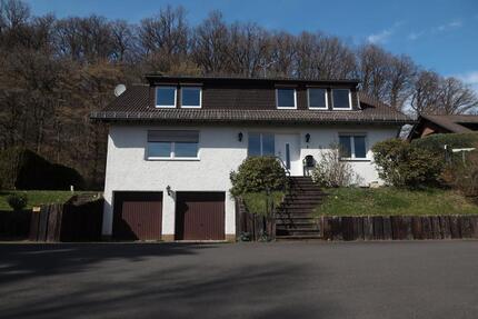 Daun, natuhnah gelegenes, Zweifamilienhaus mit Doppelgarage