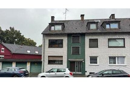 6-Familienhaus mit 3 Garagen in Duisburg an Kapitalanleger