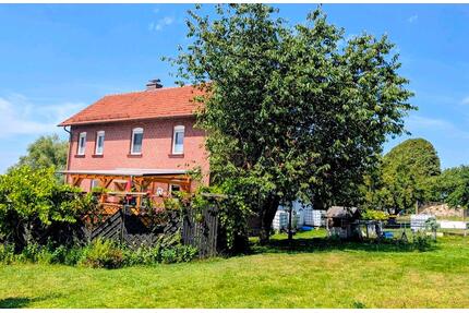 Einfamilienhaus, Hof mit Scheune und Stallungen - Trendelburg