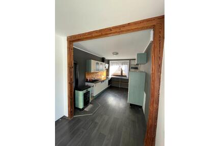 Etagenwohnung 155qm ab April - 1.200,00&nbsp;EUR Kaltmiete, ca.&nbsp; 155,00&nbsp;m&sup2; in Bad Klosterlausnitz (PLZ: 07639)