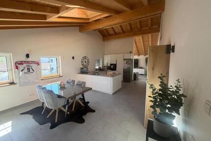 Topmodern: 3-Zi OG 95m² Sichtdachstuhl, zentral, inkl. Stellplatz - Kraiburg am Inn