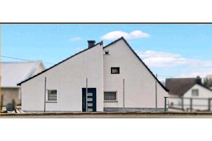Kleine Haus zum verkaufen - 150.000,00&nbsp;EUR Kaufpreis, ca.&nbsp; 150,00&nbsp;m&sup2; in Wiehl (PLZ: 51674)