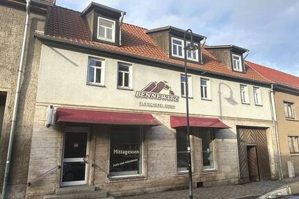 Gewerbe trifft Wohnen: Haus mit Ladenfläche & Maisonette-Wohnungen - Kölleda