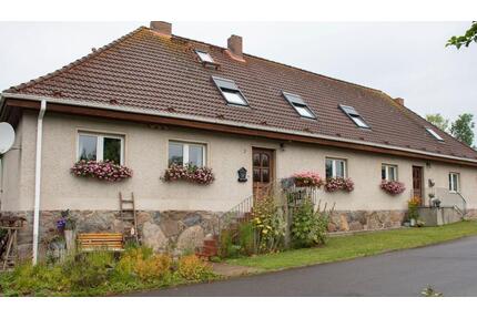 Bauernhaus mit zwei Wohneinheiten und 1.800 m² Naturgarten - Blankensee