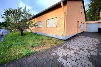 Haus mit Garten Doppelhaushälfte - Charmanter 3-ZKB-Bungalow Garage - Gillenfeld