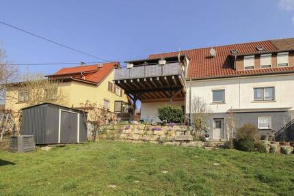 DHH mit großem Garten, Balkon und Garage - Pliezhausen