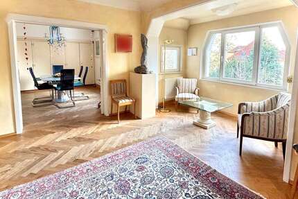 Haus zum Kaufen in Stuttgart 1.870.000,00 € 300 m²