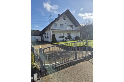 Hochwertige Vierzimmer Wohnung mit Loggia in Hückeswagen