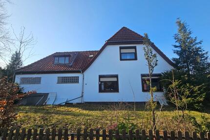 Zweifamilienhaus mit großem Grundstück und viel Potential - Achim