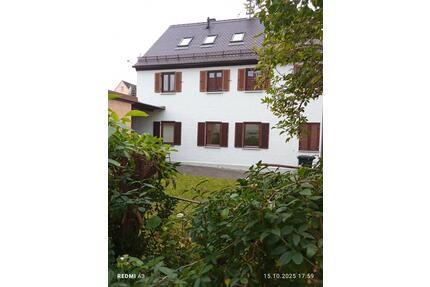 Wohnhaus mit 3 Wohnungen, Garagenbungalow, Holzgartenhütte - Augsburg Oberhausen