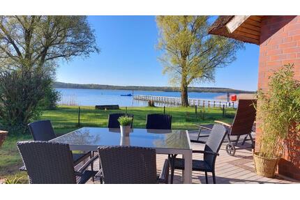 Last Minute im April: Strandhaus am Schweriner See, mit Boot & Kanu, Ferienhaus nahe der Ostsee, Wismar, Schwerin, mecklenburgische Seenplatte, Seeblick, bis 6 Personen, Ferienwohnung - Bad Kleinen