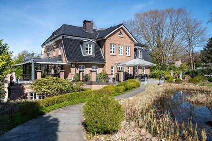 Haus zum Kaufen in Hamburg Wellingsbüttel 3.147.000,00 € 350 m² - Hamburg / Wellingsbüttel