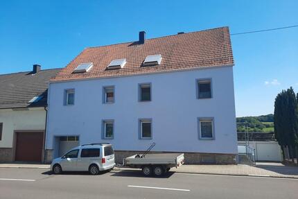 Dreifarmilienhaus - 555.000,00&nbsp;EUR Kaufpreis, ca.&nbsp; 330,00&nbsp;m&sup2; in Mandelbachtal (PLZ: 66399)