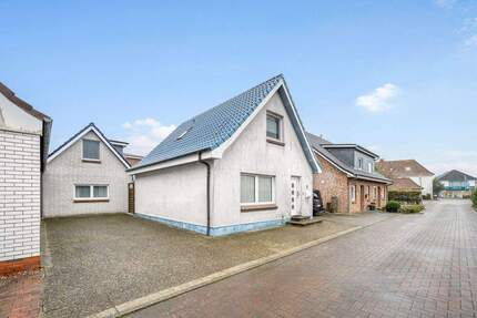 2 Häuser im Herzen Büsums - 299.000,00&nbsp;EUR Kaufpreis, ca.&nbsp; 131,00&nbsp;m&sup2;&nbsp;Wohnfl&auml;che in Büsum (PLZ: 25761)