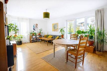 AIGNER - Erbpacht: gemütliche und helle 2-Zi. Wohnung mit Westbalkon in ruhiger Lage - München Hadern