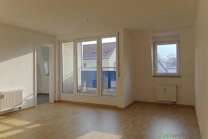 (12537_14) MGN: kleine sonnige 1-Raum-Dachgeschosswohnung mit Aufzug und Balkon in der Heimstraße - Meiningen