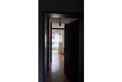 Möblierte 1-Zimmer-Wohnung mit Balkon, Aufzug & guter Anbindung i - Esslingen am Neckar Oberesslingen