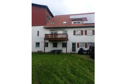 Wohnung mit Garten in Bauerhof - 1.100,00&nbsp;EUR Kaltmiete, ca.&nbsp; 110,00&nbsp;m&sup2; in Jengen (PLZ: 86860)