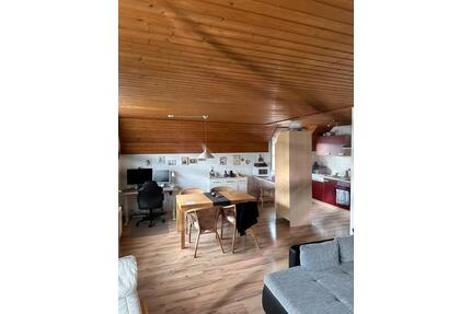 3 ZKB Dachgeschoß Wohnung - 650,00&nbsp;EUR Kaltmiete, ca.&nbsp; 72,00&nbsp;m&sup2; in Gückingen (PLZ: 65558)