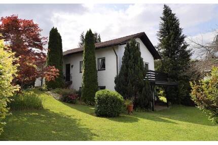 1-2 Familienhaus in Durach mit Garten und Loggia zu verkaufen