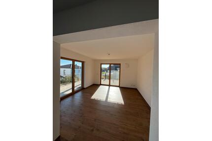 EG 3,5-Zimmer-Wohnung in Wildenberg mit Terasse u. Garten