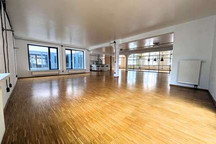 Wohnung zum Mieten in Fürth 2.700,00 € 270 m²