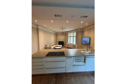 Altbauwohnung mit Balkon (101 m²) in Steglitz - saniert - provisionsfrei - frei ab 31.07.2026 - Berlin