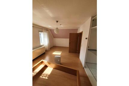 2,5 Zimmer Dachgeschoss Top - 360,00&nbsp;EUR Kaltmiete, ca.&nbsp; 68,00&nbsp;m&sup2; in Essen (PLZ: 45279) Stadtbezirk VII