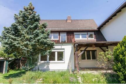 Landshut Nähe Zentrum: Doppelhaushälfte, Baujahr 1952, ca. 139 m² Wohnfläche, ca. 549 m² Grund