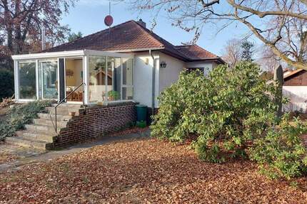 gepflegtes EFH mit Wintergarten, Keller, Kamin und Garage und viel Baulandreserve in den Falkenhagener Alpen - Falkensee
