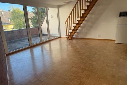 Helle 3-Zimmer Maisonette-Wohnung mit Loggia in Köln-Rodenkirchen