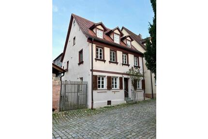 Wohnen und Arbeiten in einem: Traumhaus mit Innenstadtlage - Schwabach