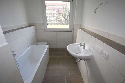 Wohnung zum Mieten in Gera 637,42 € 102.81 m²