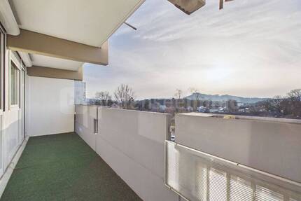 Bezugsfreie 2,5-Zimmer-Wohnung mit Garage und Westbalkon in der Singener Südstadt - 01.05 o. 01.06