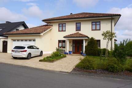 Haus zum Kaufen in Brilon 465.000,00 € 208 m²