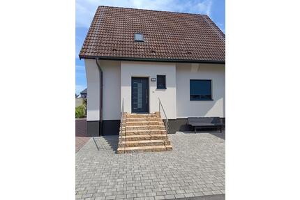 Modernisierte 2-Zimmer-Wohnung mit Balkon in energetisch sanierte - Nauheim