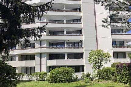 Beste Lage Göggingen: Großzügige 4-Zi.-Whg. auf zwei Ebenen (EG) mit TG & Dachpool mit Weitblick - Augsburg